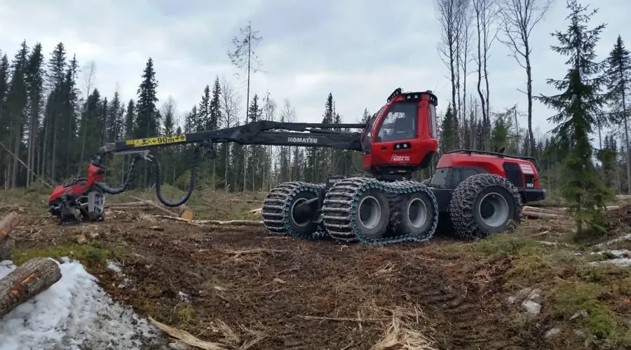 Skogsmaskin i arbete – Östavall, Medelpad